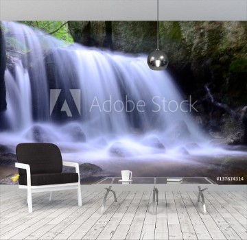Picture of Wasserfall in der Ysperklamm mit Blatt im Herbst